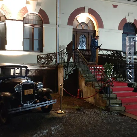 Wunderschöne Historische 3 Raum Apartment *